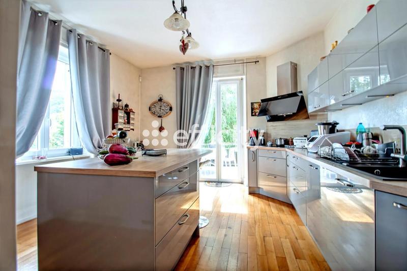 Maison - 400 m² - 12 pièces