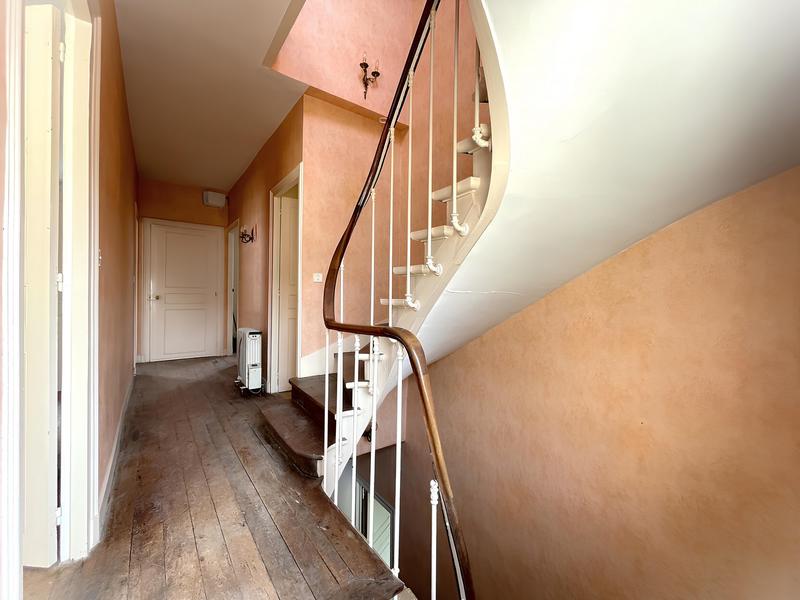 Maison - 203 m² - 8 pièces