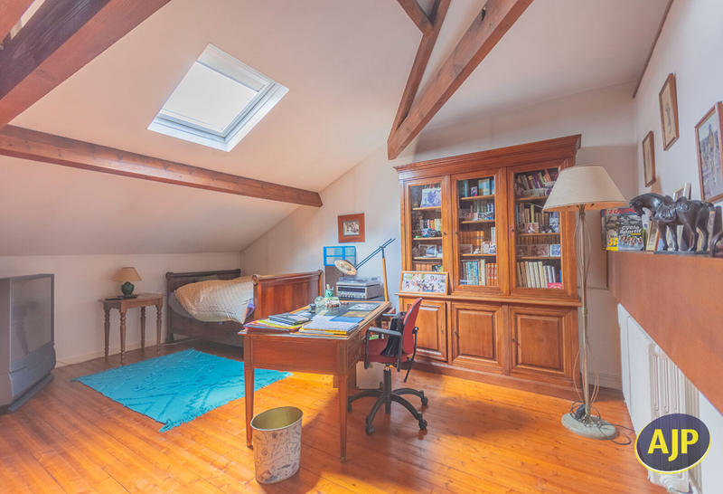 Maison - 207 m² - 10 pièces