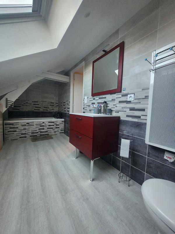 Maison - 99 m² - 6 pièces