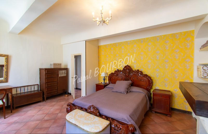 Maison - 250 m² - 8 pièces