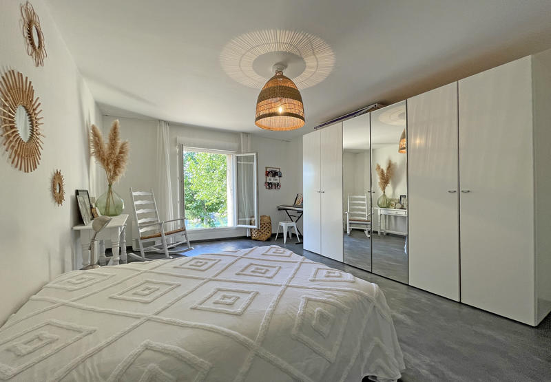 Mas - 1 200 m² - 25 pièces