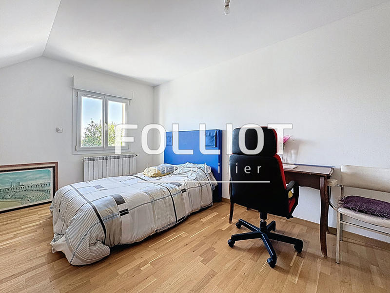 Maison - 225 m² - 8 pièces