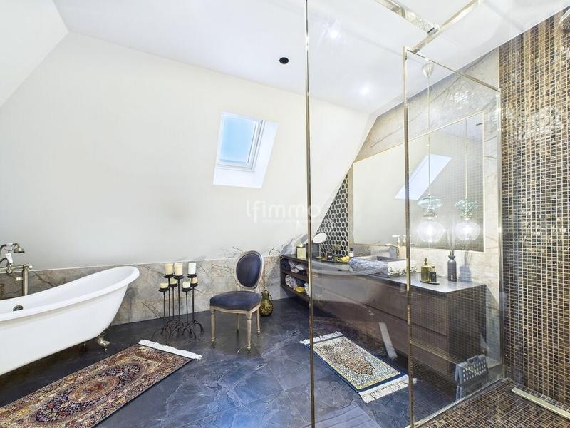 Maison - 378 m² - 7 pièces