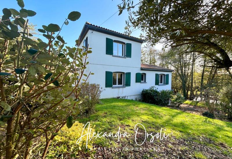 Maison - 264 m² - 9 pièces