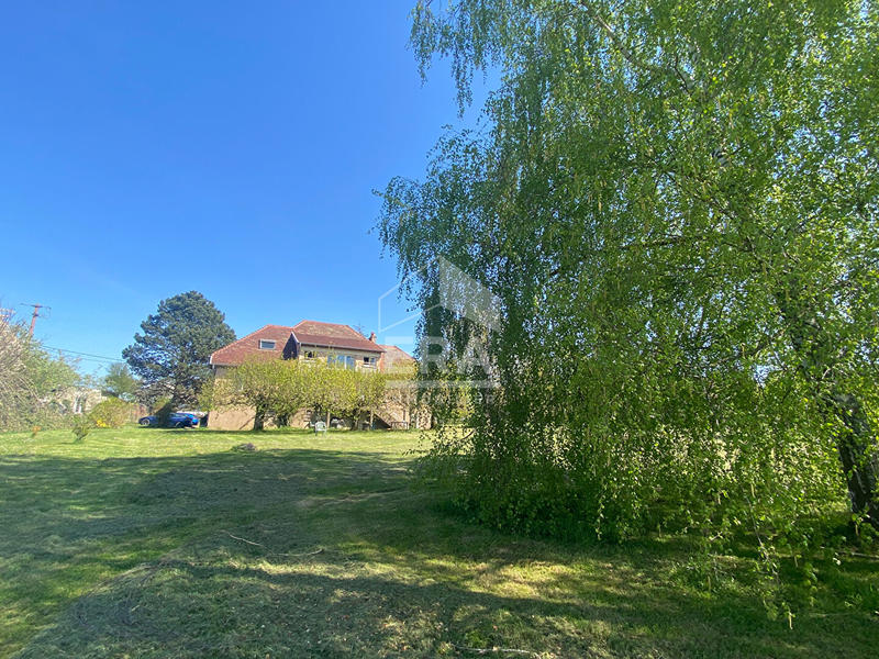 Maison - 216 m² - 9 pièces