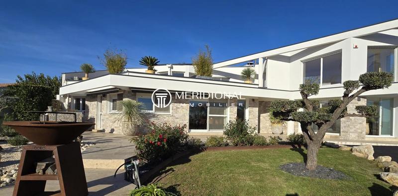 Maison - 460 m² - 6 pièces