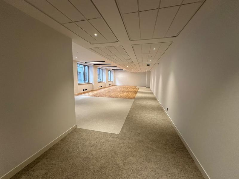 Bureau - 301 m² - 1 pièce