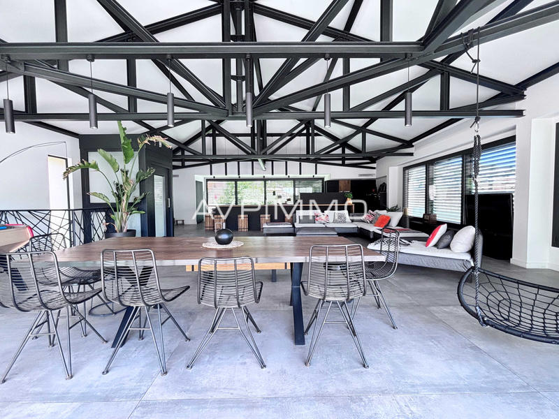 Villa - 415 m² - 6 pièces