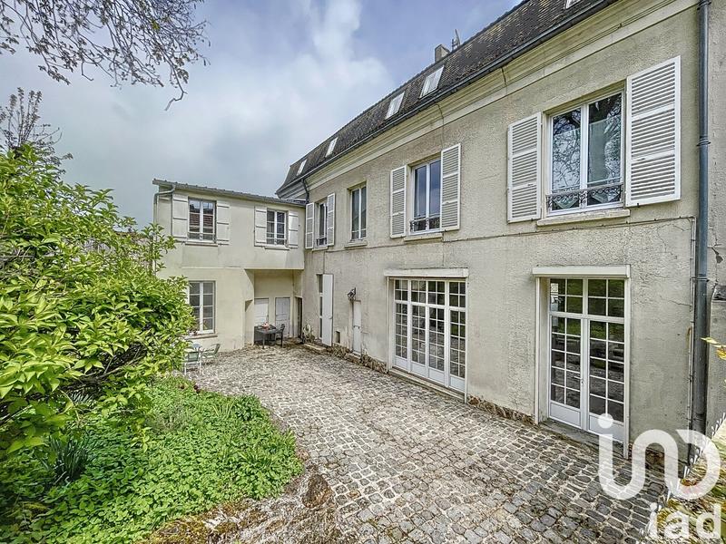 Maison - 325 m² - 12 pièces