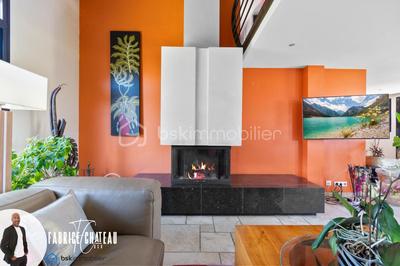 Maison - 212 m² - 8 pièces