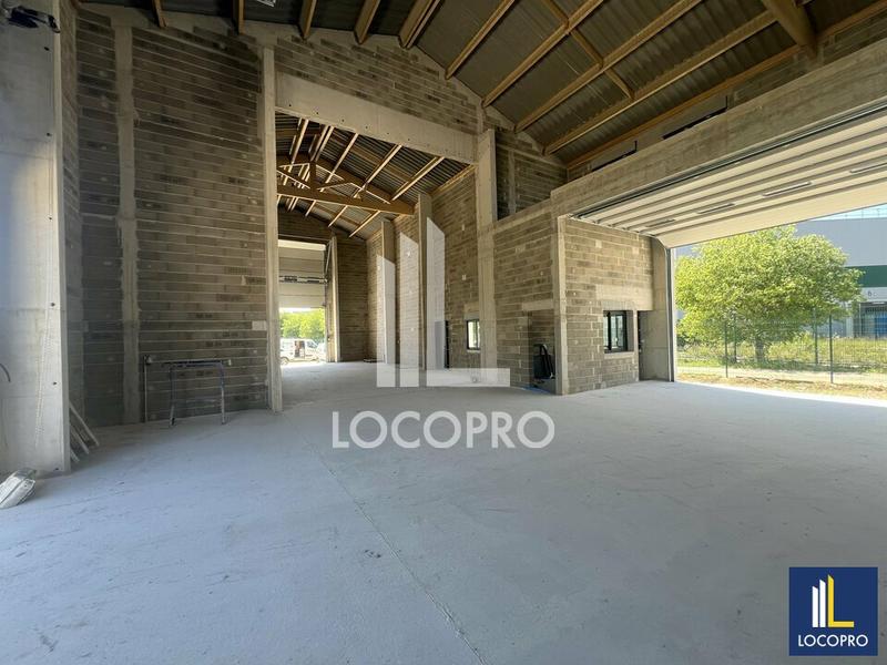 Local d'activité / Entrepôt - 380 m²