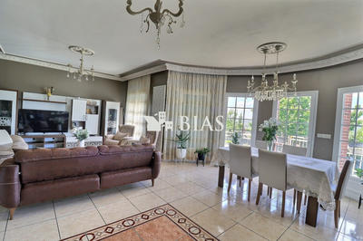 Maison - 191 m² - 8 pièces