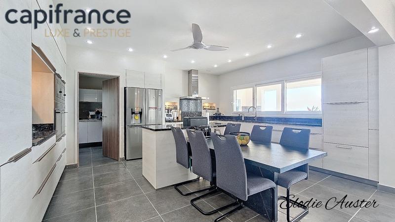 Propriété - 305 m² - 7 pièces