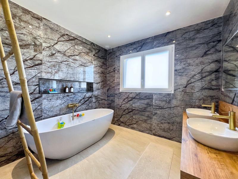 Maison contemporaine - 149 m² - 7 pièces