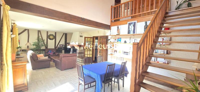 Propriété - 250 m² - 6 pièces