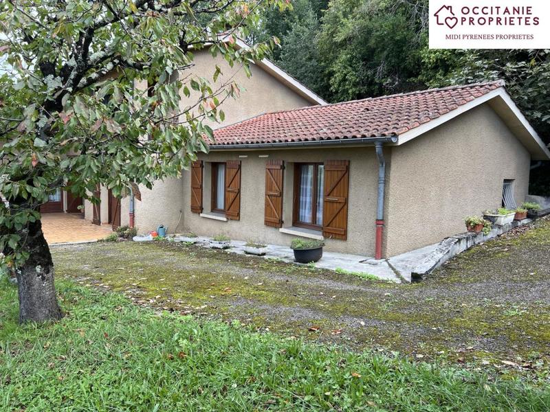 Maison - 221 m² - 8 pièces