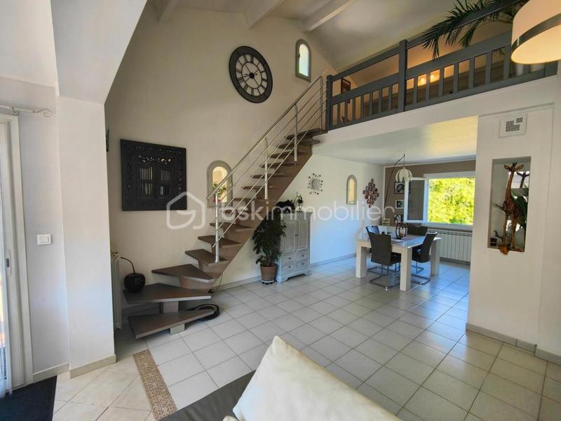 Villa - 169 m² - 6 pièces