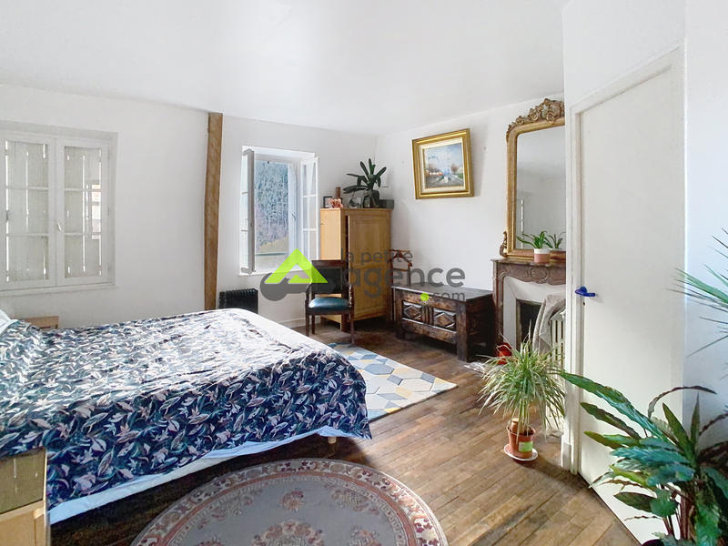 Maison - 266 m² - 9 pièces