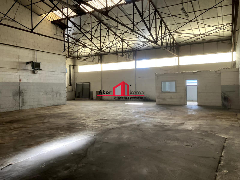 Local d'activités - 1 000 m² - 2 pièces