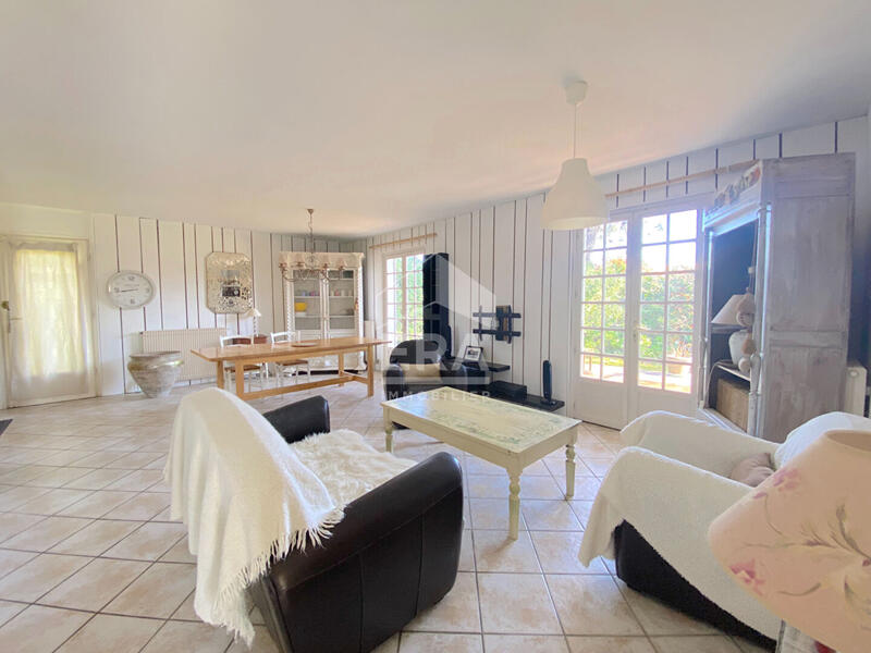 Maison - 90 m² - 5 pièces