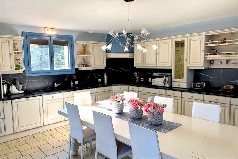 Maison - 460 m² - 14 pièces