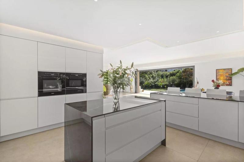 Villa - 326 m² - 9 pièces