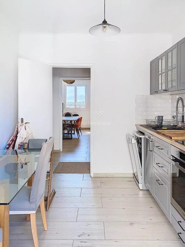 Appartement - 90 m² - 5 pièces