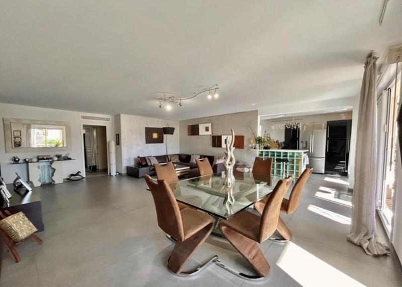 Appartement - 122 m² - 4 pièces