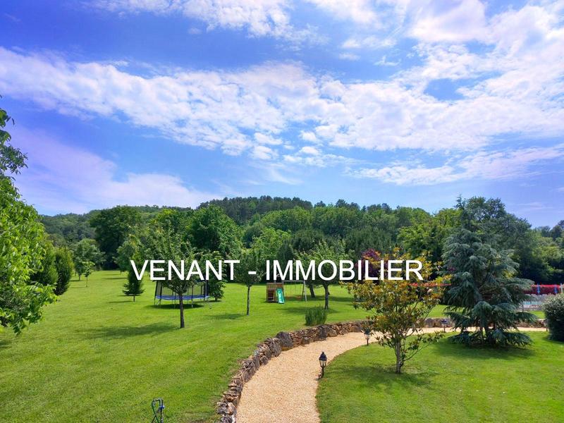 Villa - 457 m² - 16 pièces