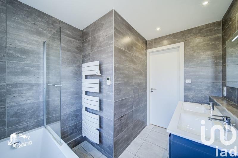 Maison - 250 m² - 10 pièces