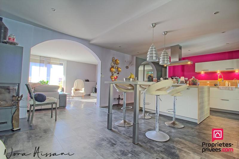 Maison - 880 m² - 7 pièces