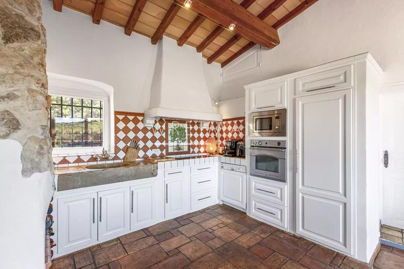 Propriété - 340 m² - 9 pièces