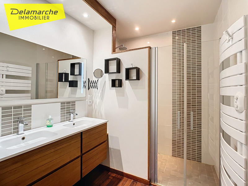 Maison - 215 m² - 6 pièces