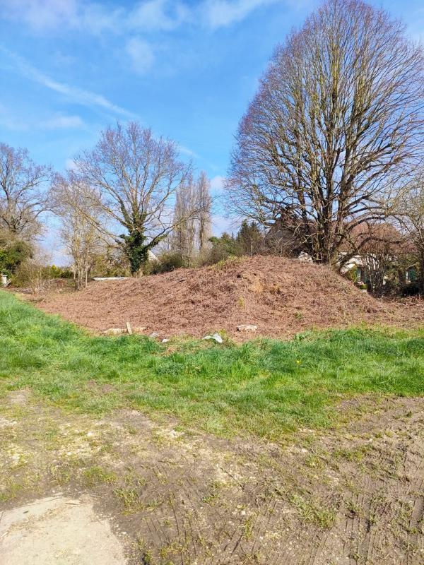 Terrain constructible - 1 641 m²