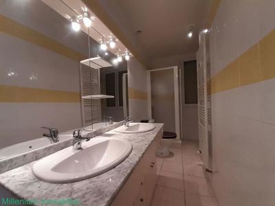 Appartement - 80 m² - 3 pièces