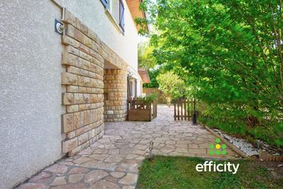 Maison - 200 m² - 7 pièces