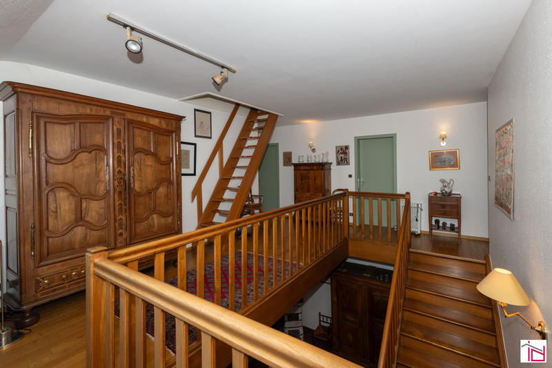 Maison - 210 m² - 7 pièces