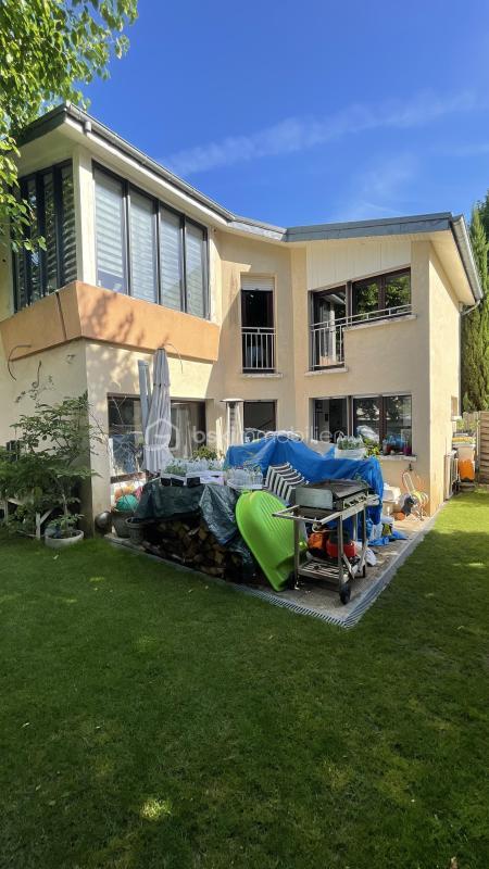 Maison traditionnelle - 105 m² - 5 pièces