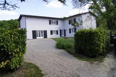 Propriété - 256 m² - 9 pièces