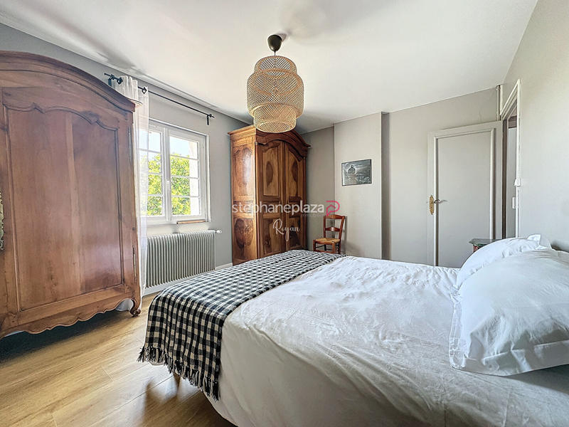 Maison - 180 m² - 8 pièces