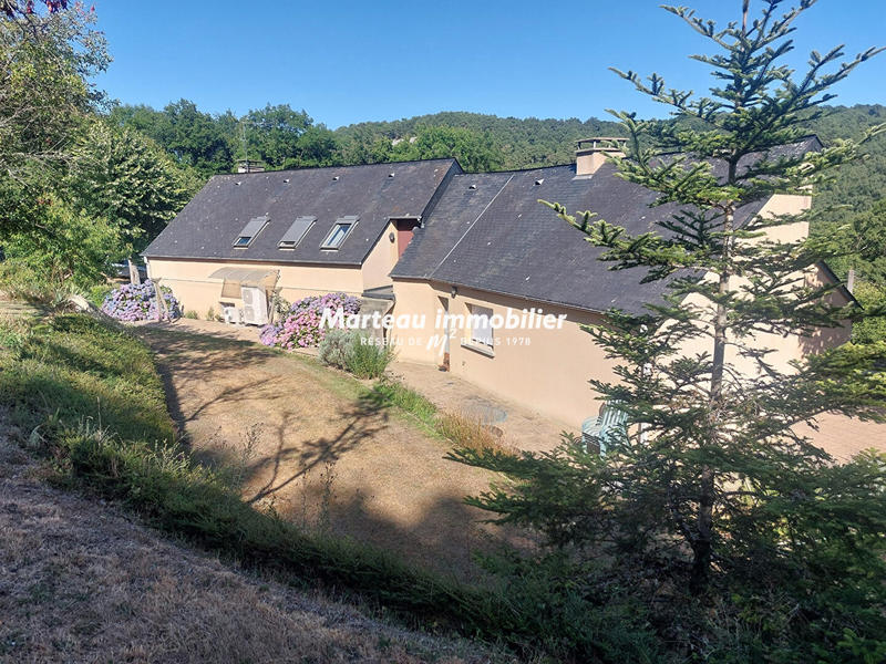 Maison - 202 m² - 7 pièces