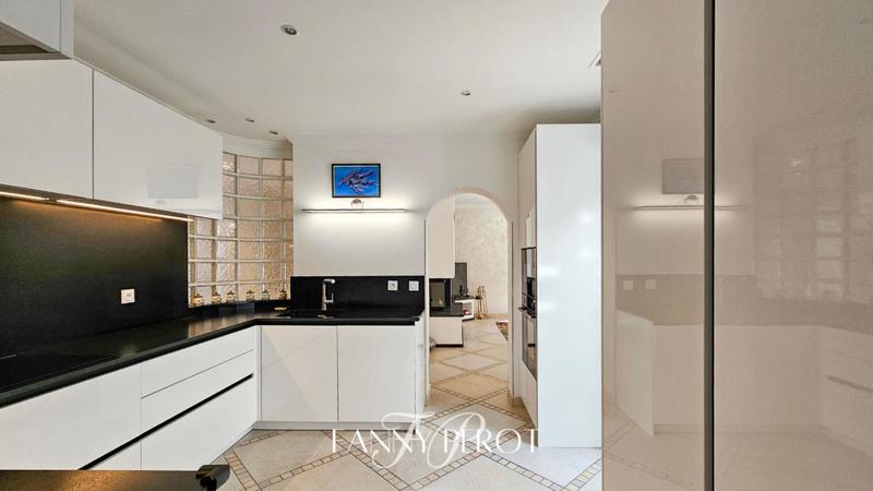 Villa - 194 m² - 6 pièces