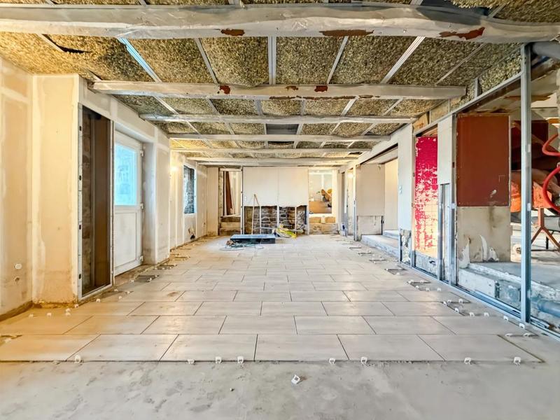 Maison - 250 m² - 6 pièces