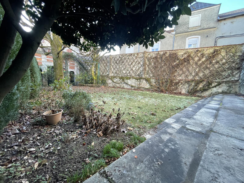 Propriété - 240 m² - 11 pièces