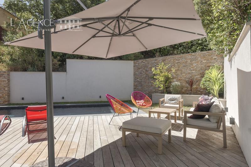 Maison - 276 m² - 8 pièces