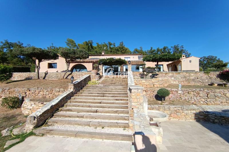 Maison - 262 m² - 6 pièces