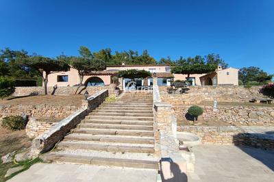 Maison - 262 m² - 6 pièces