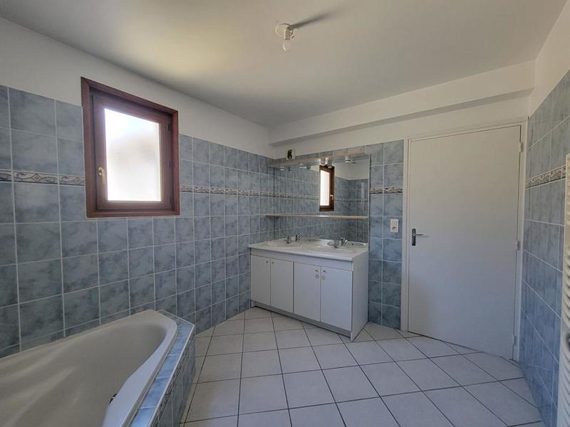 Appartement - 111 m² - 4 pièces