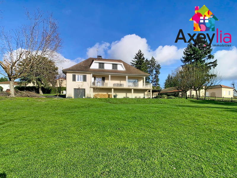 Maison - 214 m² - 8 pièces